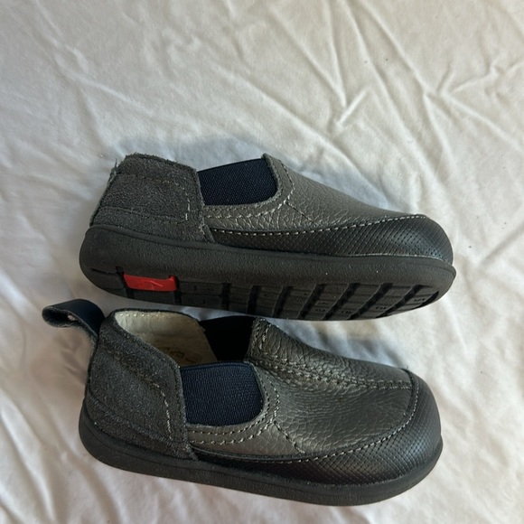 See Kai Run - LIKE NEW - Gray and Black Leather slip on sneakers Patchwork - Picture 3 of 6